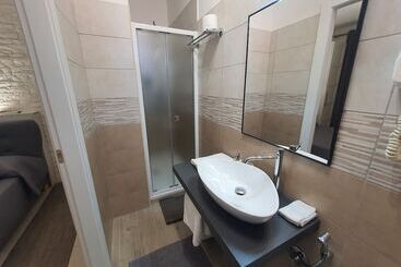 تختخواب و صبحانه Guest House Brezza Marina