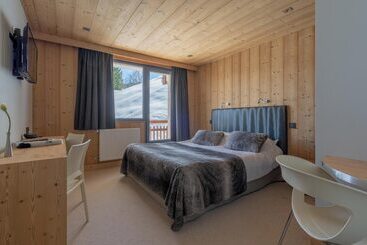 هتل Chalet Les Rhodos
