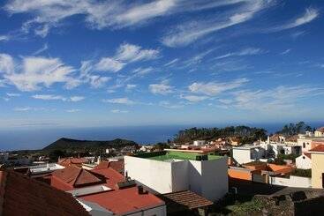 هتل La Palma Hostel By Pension Central