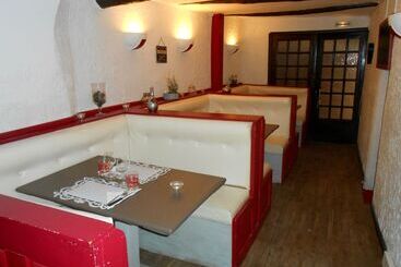 هتل Hôtel Restaurant Le Palais