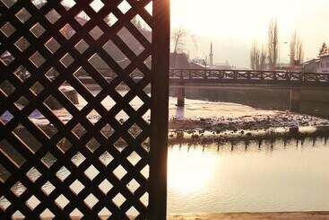 هتل Pansion River