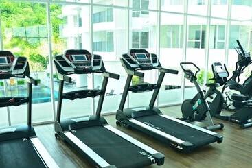 هتل Sri Beverly Hills Near Klia & Klia2 & F1