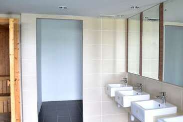 هتل Sri Beverly Hills Near Klia & Klia2 & F1