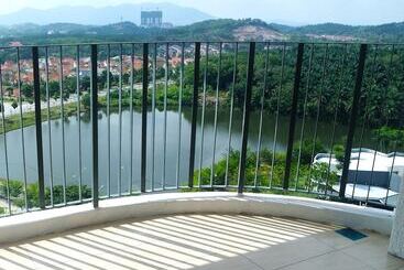 هتل Sri Beverly Hills Near Klia & Klia2 & F1