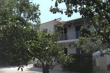 Rastoni Guest House Skopelos