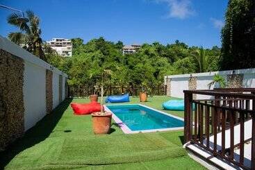 هاستل Chillax Boracay