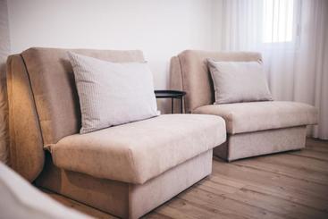 تختخواب و صبحانه City Apartment One