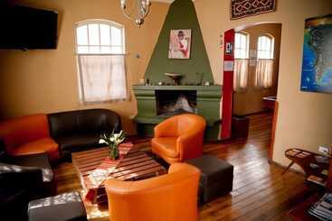 هتل Blue House Youth Hostel