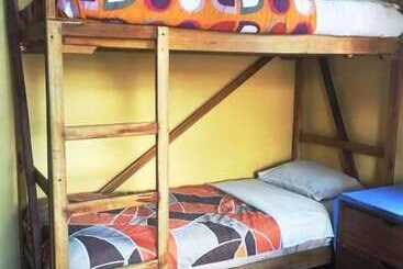 هتل Blue House Youth Hostel