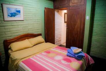هتل Blue House Youth Hostel