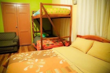 هتل Blue House Youth Hostel