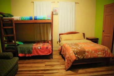 هتل Blue House Youth Hostel