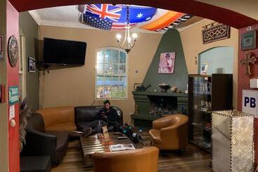 هتل Blue House Youth Hostel