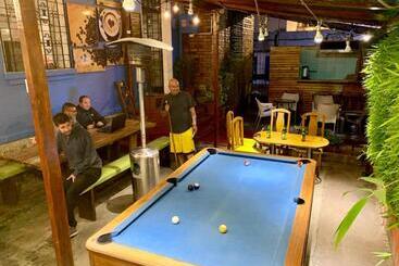 هتل Blue House Youth Hostel