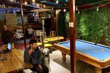 هتل Blue House Youth Hostel