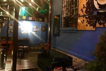 هتل Blue House Youth Hostel