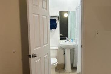 هتل Budget Inn Hollywood