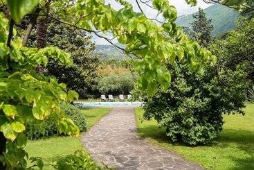 هتل Garden Arco