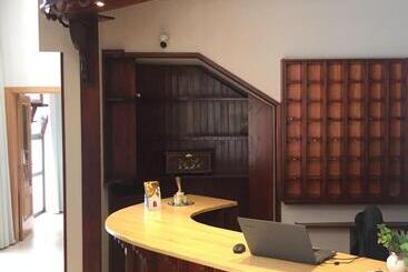 هتل Hostal Alda Rio Duero