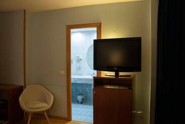 هتل Hostal Alda Rio Duero