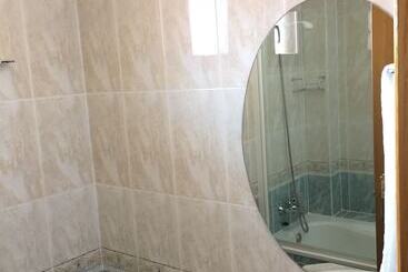 هتل Hostal Alda Rio Duero