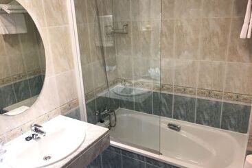 هتل Hostal Alda Rio Duero