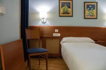 هتل Hostal Alda Rio Duero