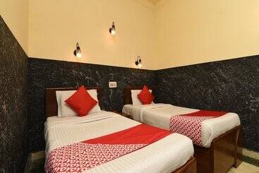 هتل Kapur Guest House