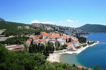 هتل Zenit Neum