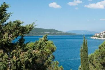 هتل Zenit Neum