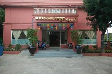 Law Ka Thit Sar Hotel   Hostel