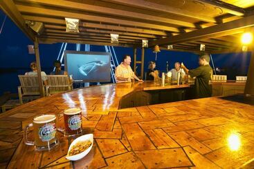 Manta Ray Bay Resort