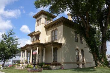 The Pepin Mansion B&b On Mansion Row   10 Min To Start Of The Bourbon Trail