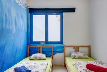 Red Star Surf   Hostel