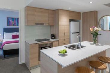 هتل Avani Broadbeach Residences