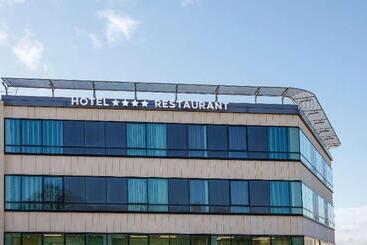 هتل Best Western Plus Hôtel Escapade Senlis