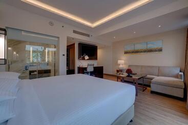 هتل Courtyard By Marriott Surat