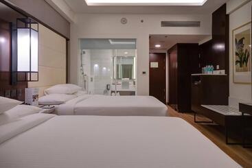 هتل Courtyard By Marriott Surat