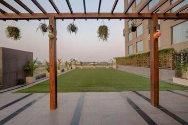 هتل Courtyard By Marriott Surat