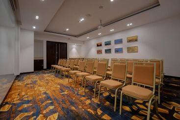 هتل Courtyard By Marriott Surat