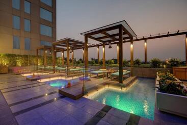 هتل Courtyard By Marriott Surat