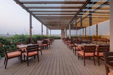 هتل Courtyard By Marriott Surat