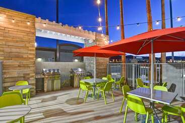 هتل Home2 Suites By Hilton Palmdale, Ca