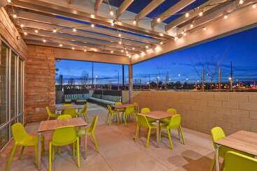 هتل Home2 Suites By Hilton Palmdale, Ca