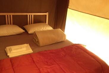 هتل Les Prets A Camper Du Camping Tadoussac