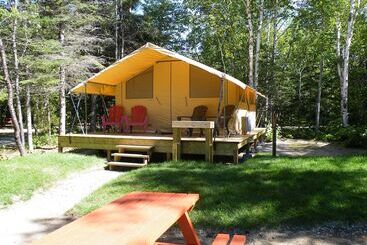 هتل Les Prets A Camper Du Camping Tadoussac