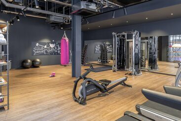 هتل Moxy London Heathrow Airport