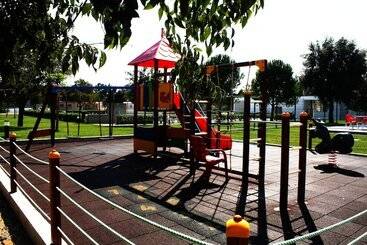 هتل Parque De Campismo Orbitur Montargil
