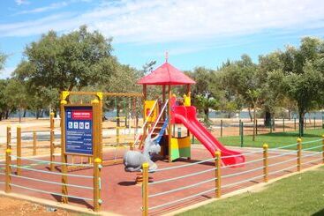 هتل Parque De Campismo Orbitur Montargil