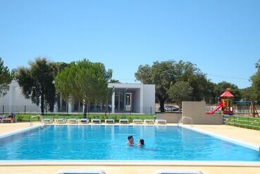 هتل Parque De Campismo Orbitur Montargil